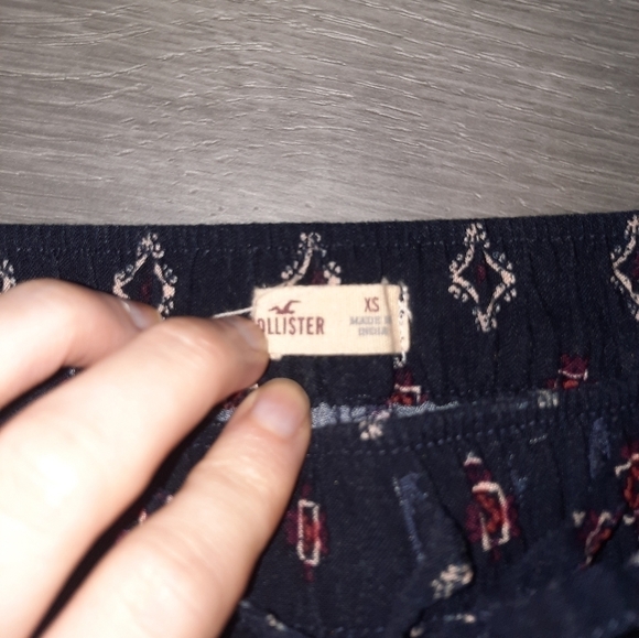 Hollister Geometric Patterned Tassled Shorts - Picture 4 of 7